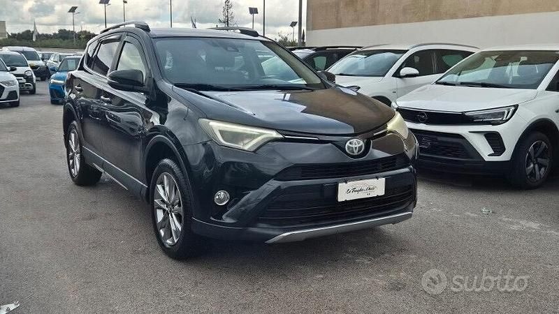 Usata Toyota RAV4 Lounge 143 CV (105 kW) 2017 Nero SUV