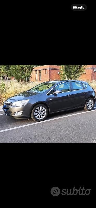 Usata Opel Astra 125 CV (91 kW) 2012 Grigio Berlina