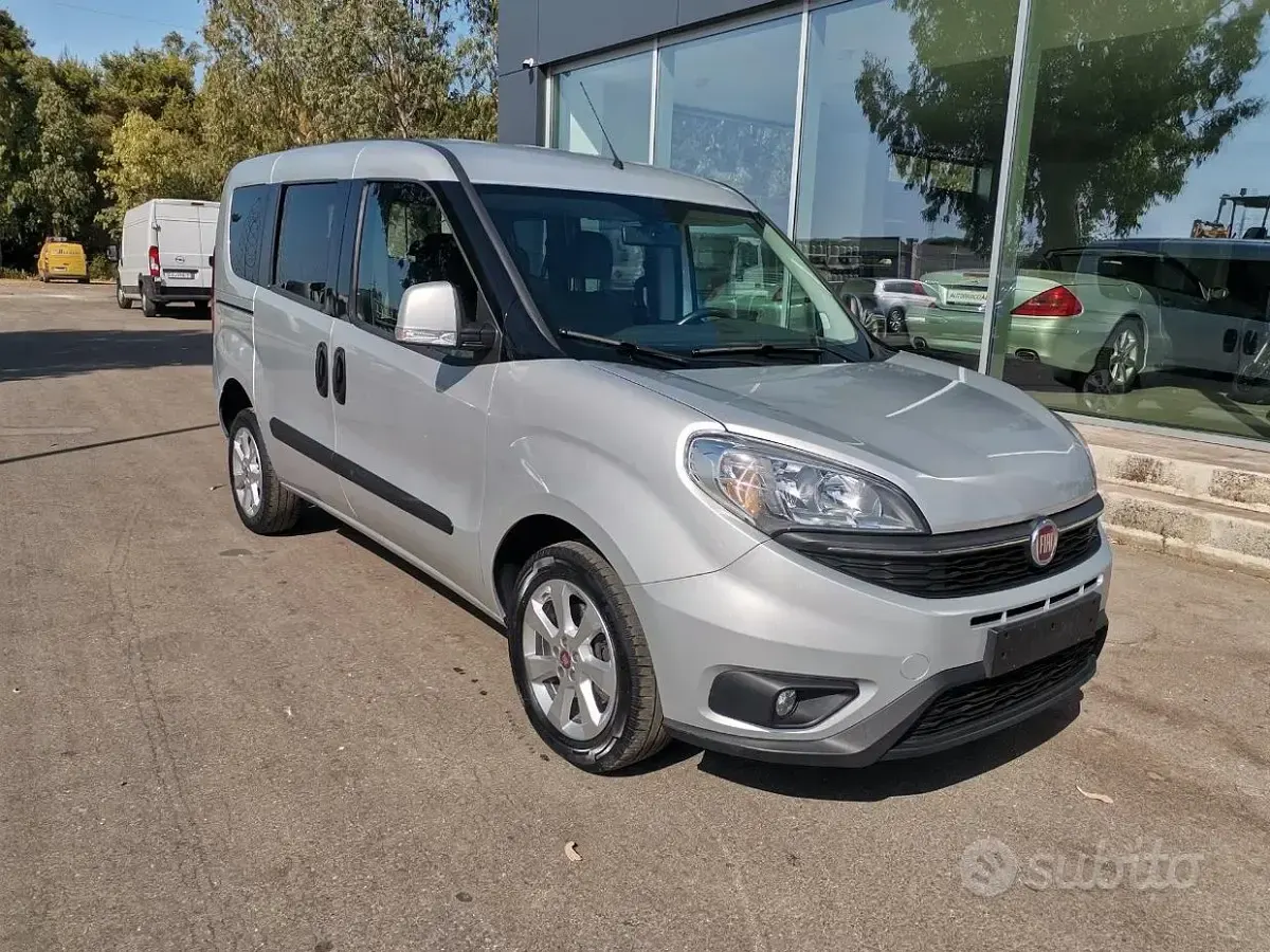 Usata Fiat Doblò Lounge 95 CV (69 kW) 2015 Grigio Monovolume
