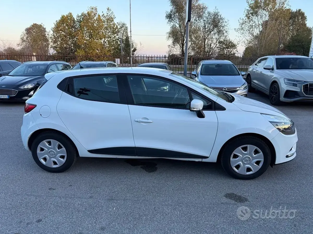 Usata Renault Clio IV Life 75 CV (55 kW) 2018 Bianco Berlina