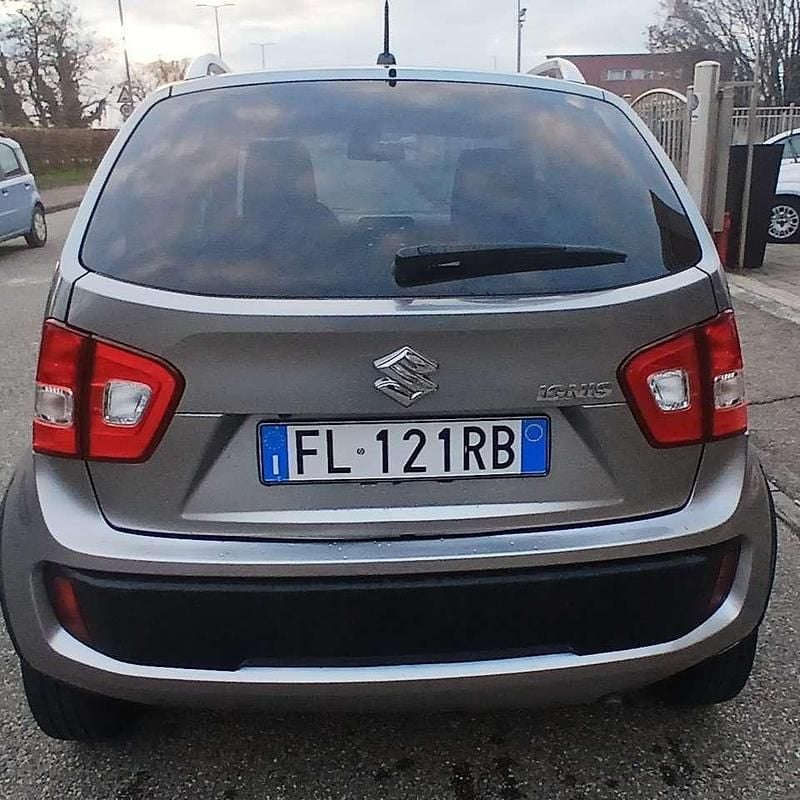 Usata Suzuki Ignis 90 CV (66 kW) 2017 Vernice metallizzata Utilitaria