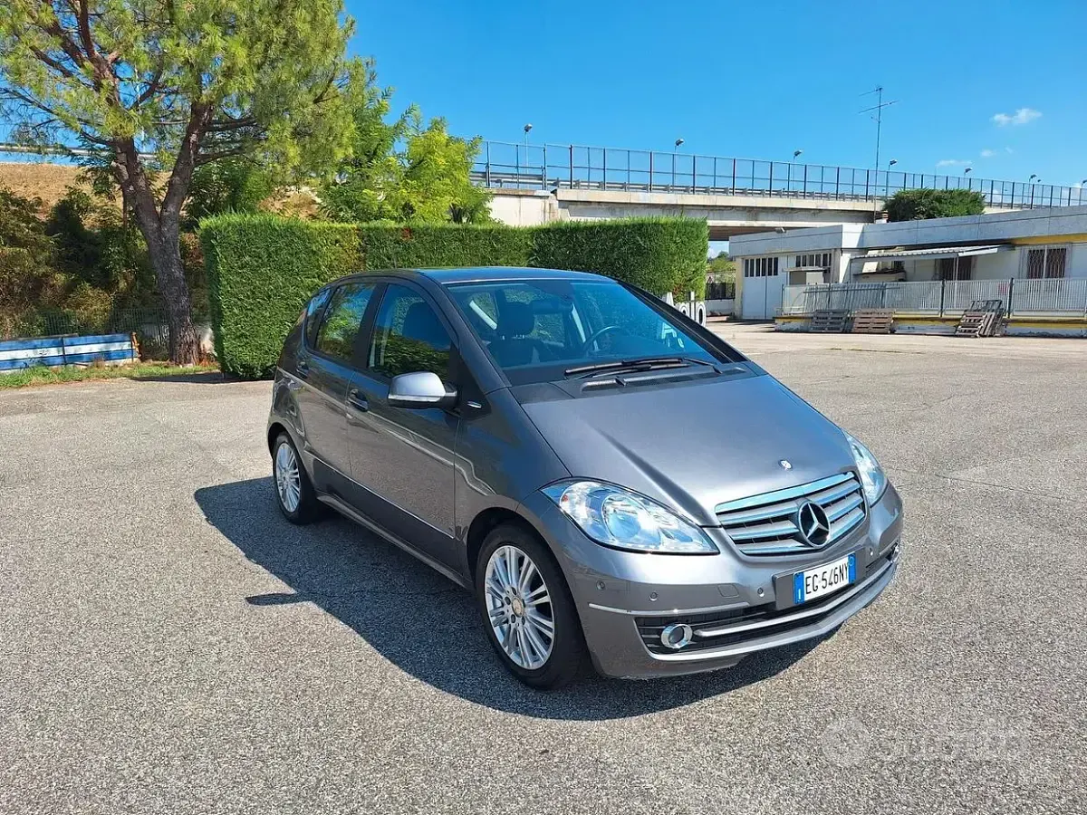 Usata Mercedes A160 Elegance 95 CV (69 kW) 2011 Grigio Utilitaria