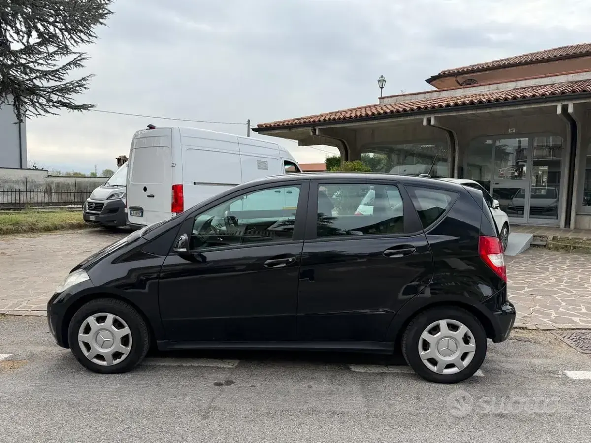 Usata Mercedes A180 Avantgarde 109 CV (80 kW) 2010 Nero Berlina