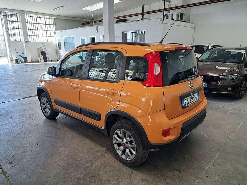 Usado Fiat Panda 4x4 S 86 CV (63 kW) 2017 Naranja Utilitario