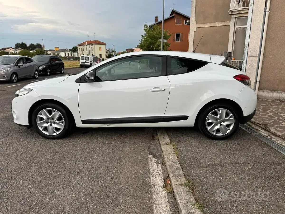 Usata Renault Mégane Coupé 131 CV (96 kW) 2011 Bianco Coupé
