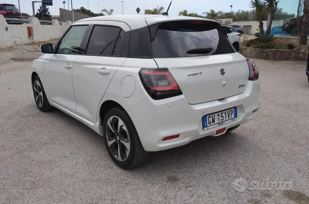 Usata Suzuki Swift 83 CV (61 kW) 2024 Bianco Utilitaria