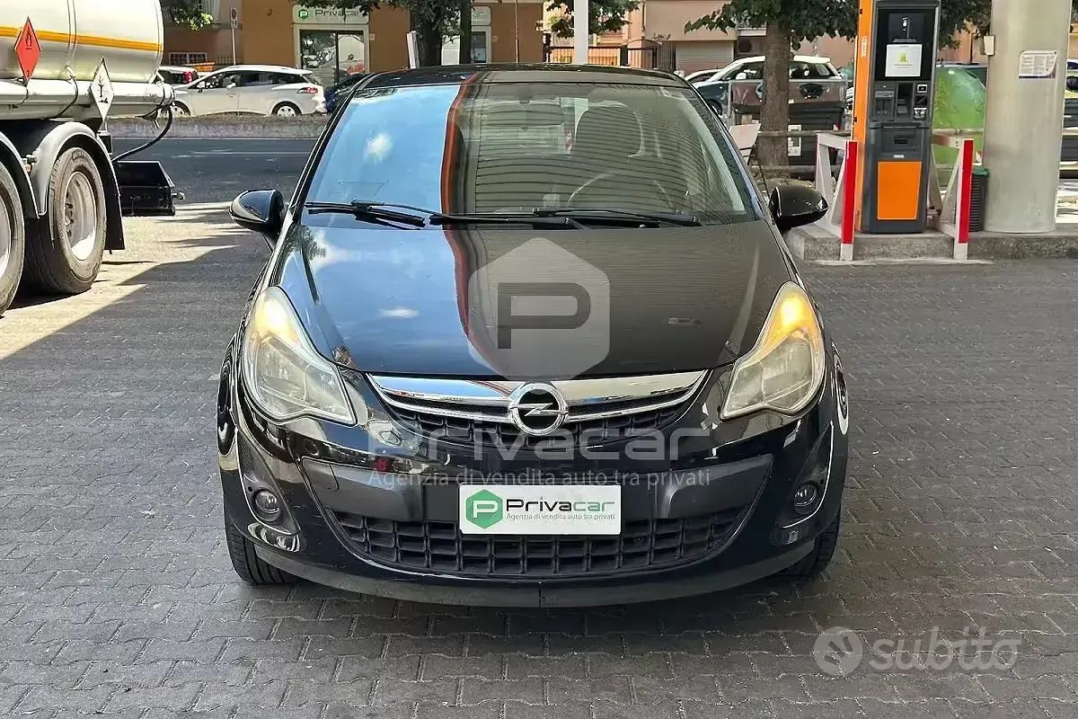 Usata Opel Corsa Edition 75 CV (55 kW) 2012 Nero Utilitaria