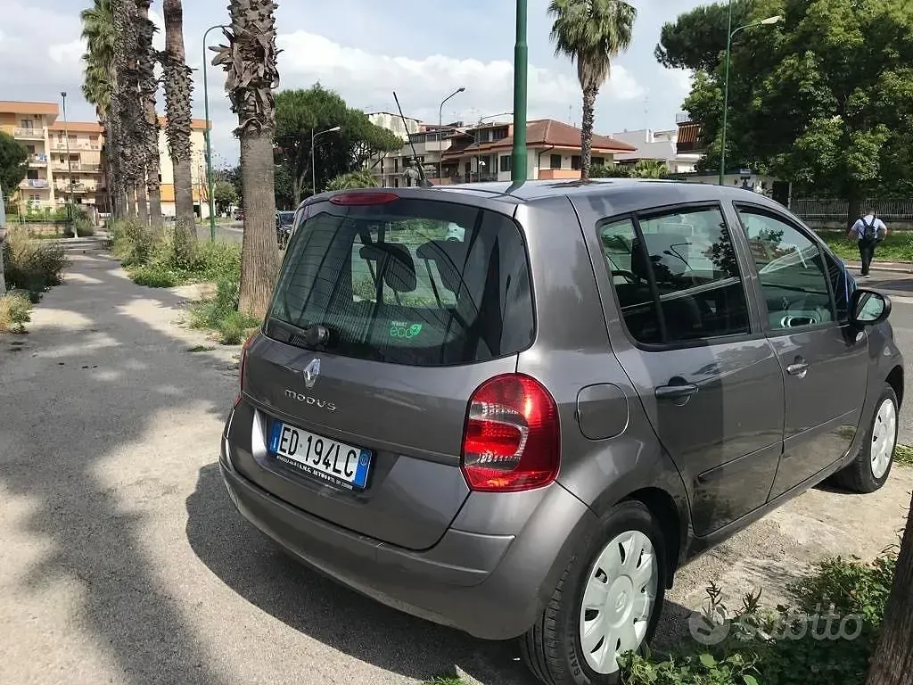 Usata Renault Modus Dynamique 75 CV (55 kW) 2011 Grigio Monovolume
