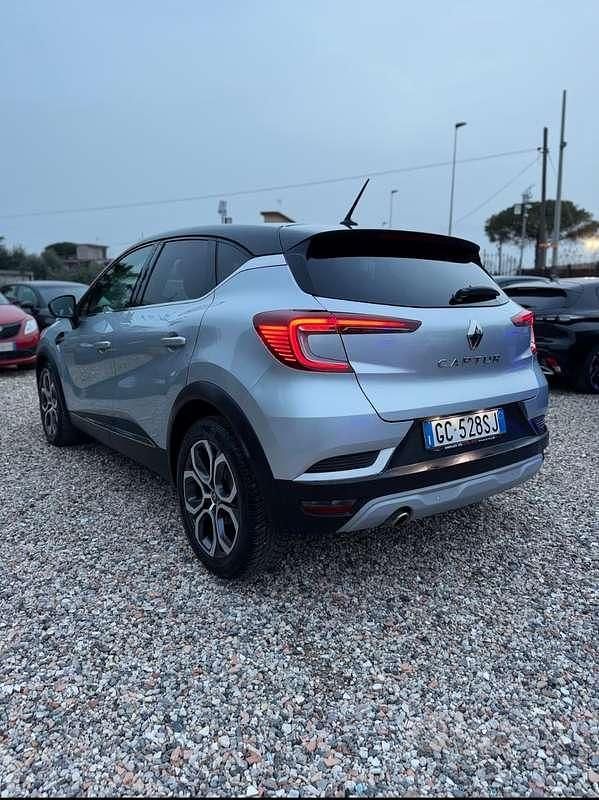 Usata Renault Captur Intens 101 CV (74 kW) 2020 Argento SUV