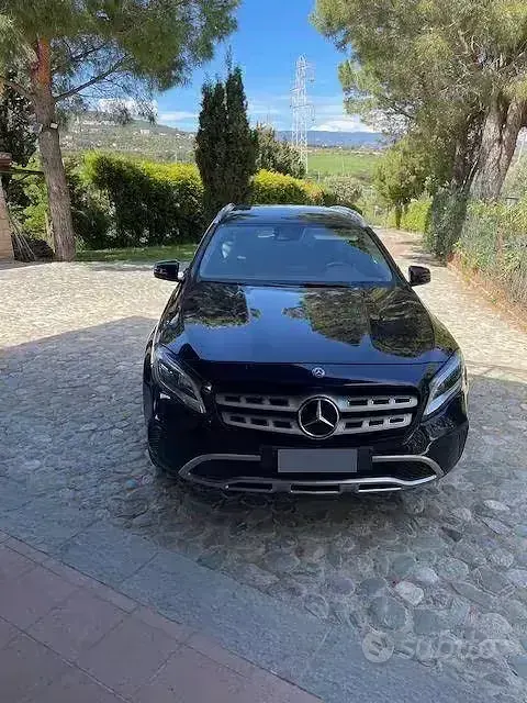 Usata Mercedes GLA200 136 CV (100 kW) 2018 Bluazzurro SUV