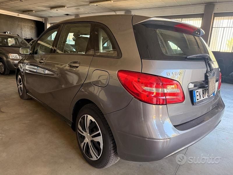 Usata Mercedes B180 Executive 108 CV (79 kW) 2012 Grigio Monovolume