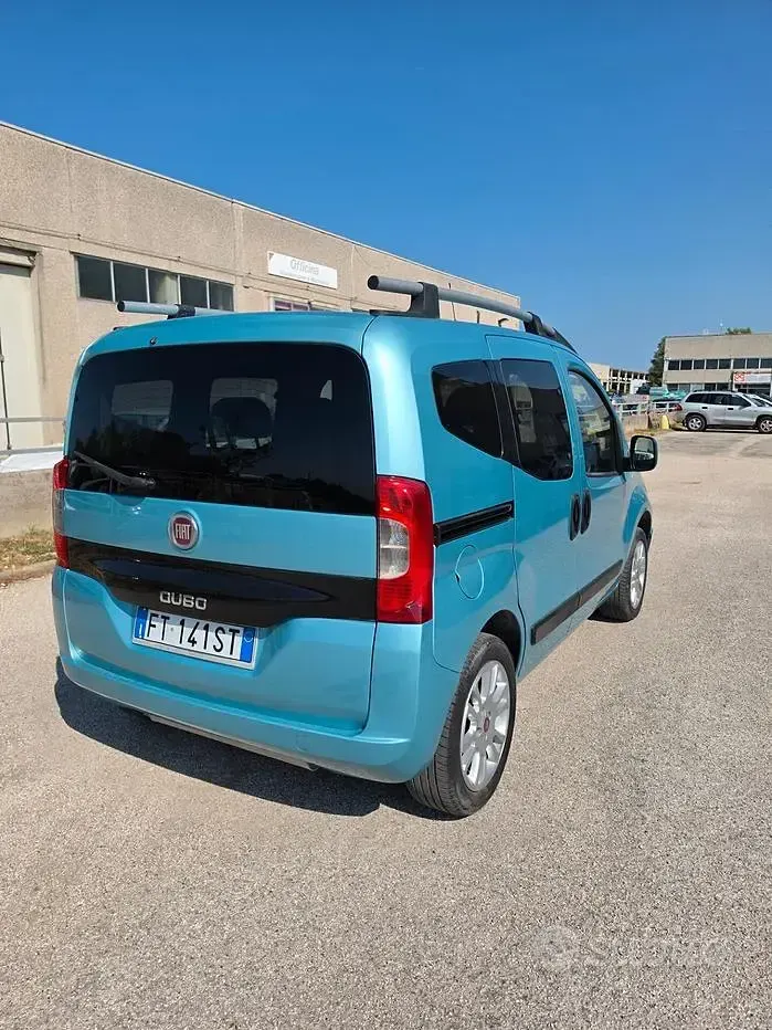 Usata Fiat Punto Lounge 70 CV (51 kW) 2019 Blu Berlina