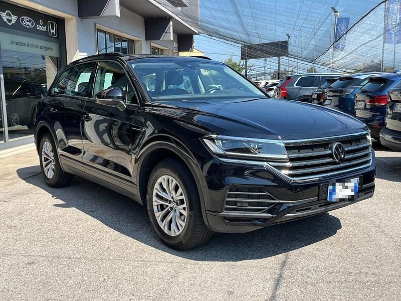 Nero metallizzato Usata 2021 VW Touareg SUV | 29.900 € - Immagine 1/4