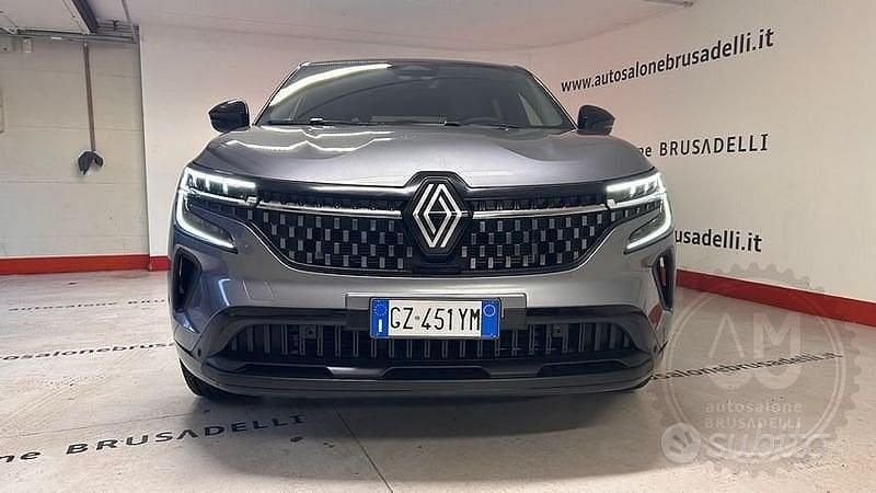 Usata Renault Austral Techno 200 CV (147 kW) 2025 Grigio SUV
