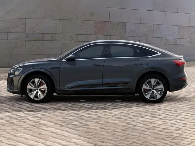 Usata Audi Q8 e-tron Advanced Plus 250 kW (340 CV) 2024 Grigio magnete SUV