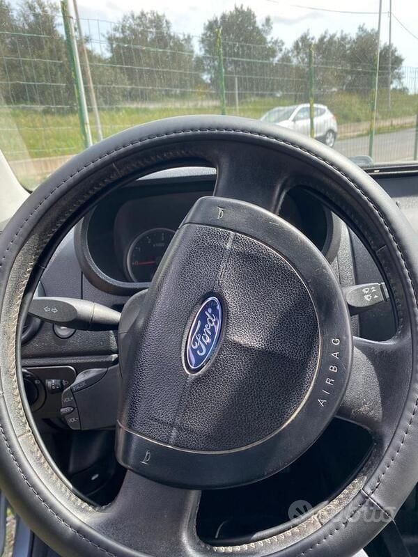 Usata Ford Fusion 101 CV (74 kW) 2005 Blu Berlina