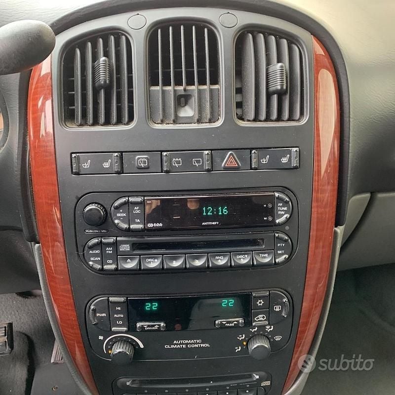 Usata Chrysler Grand Voyager 150 CV (110 kW) 2007 Blu Monovolume