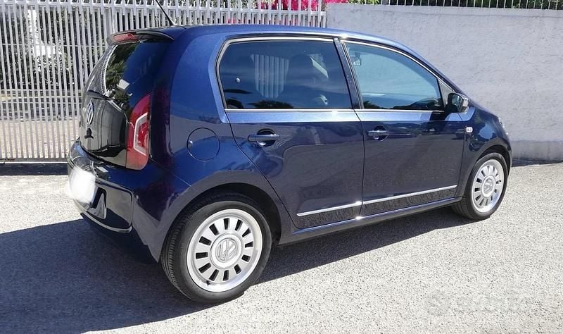 Usata VW up! Highline 75 CV (55 kW) 2012 Blu Utilitaria