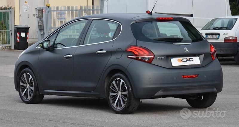 Usata Peugeot 208 Allure 82 CV (60 kW) 2015 Grigio Utilitaria