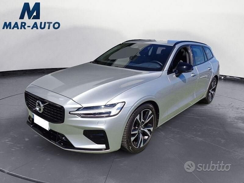 Argento Usata 2022 Volvo V60 Core Station wagon | 32.990 € (Buon prezzo) - Immagine 1/4