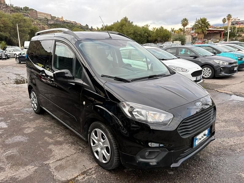 Usata Ford Tourneo Courier 74 CV (54 kW) 2019 Nero Monovolume