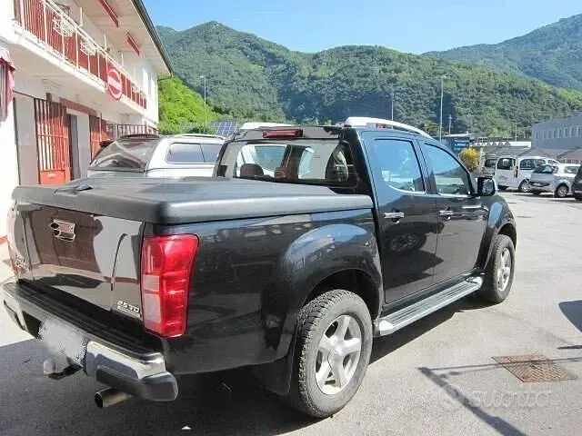 Usata Isuzu D-Max 163 CV (119 kW) 2012 Nero Pick-up