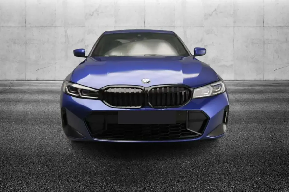 Usata BMW 330 M Sport 286 CV (210 kW) 2024 Blu/azzurro Berlina