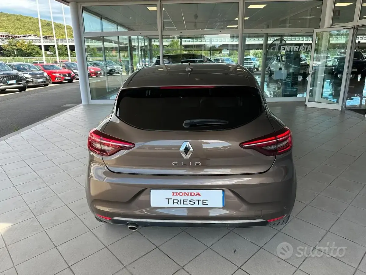 Usata Renault Clio V Initiale 131 CV (96 kW) 2020 Marrone Berlina