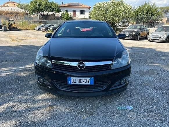 Nero Usata 2007 Opel Astra GTC Cosmo Coupé | 2500 € (Cara) - Immagine 1/4