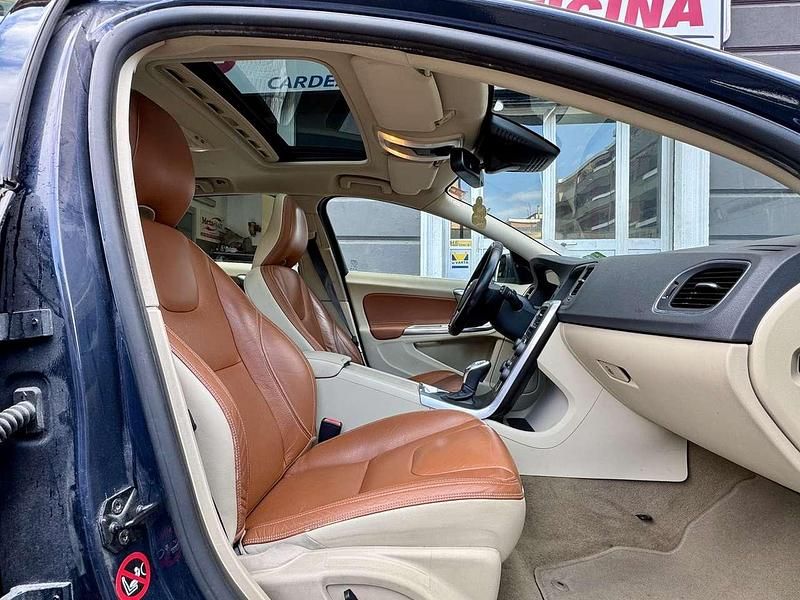 Usata Volvo V60 R-Design Momentum 114 CV (83 kW) 2013 Blu/azzurro Station wagon