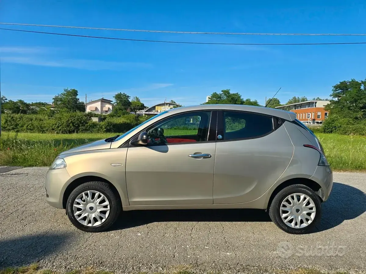Usata Lancia Ypsilon 80 CV (58 kW) 2014 Giallo Utilitaria