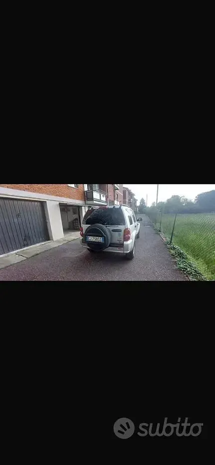 Usata Jeep Cherokee 150 CV (110 kW) 2003 Grigio SUV