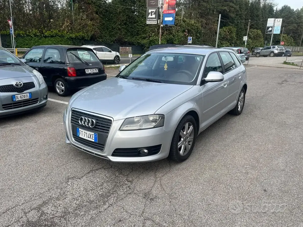 Usado Audi A3 Ambiente 90 CV (66 kW) 2010 Gris Utilitario