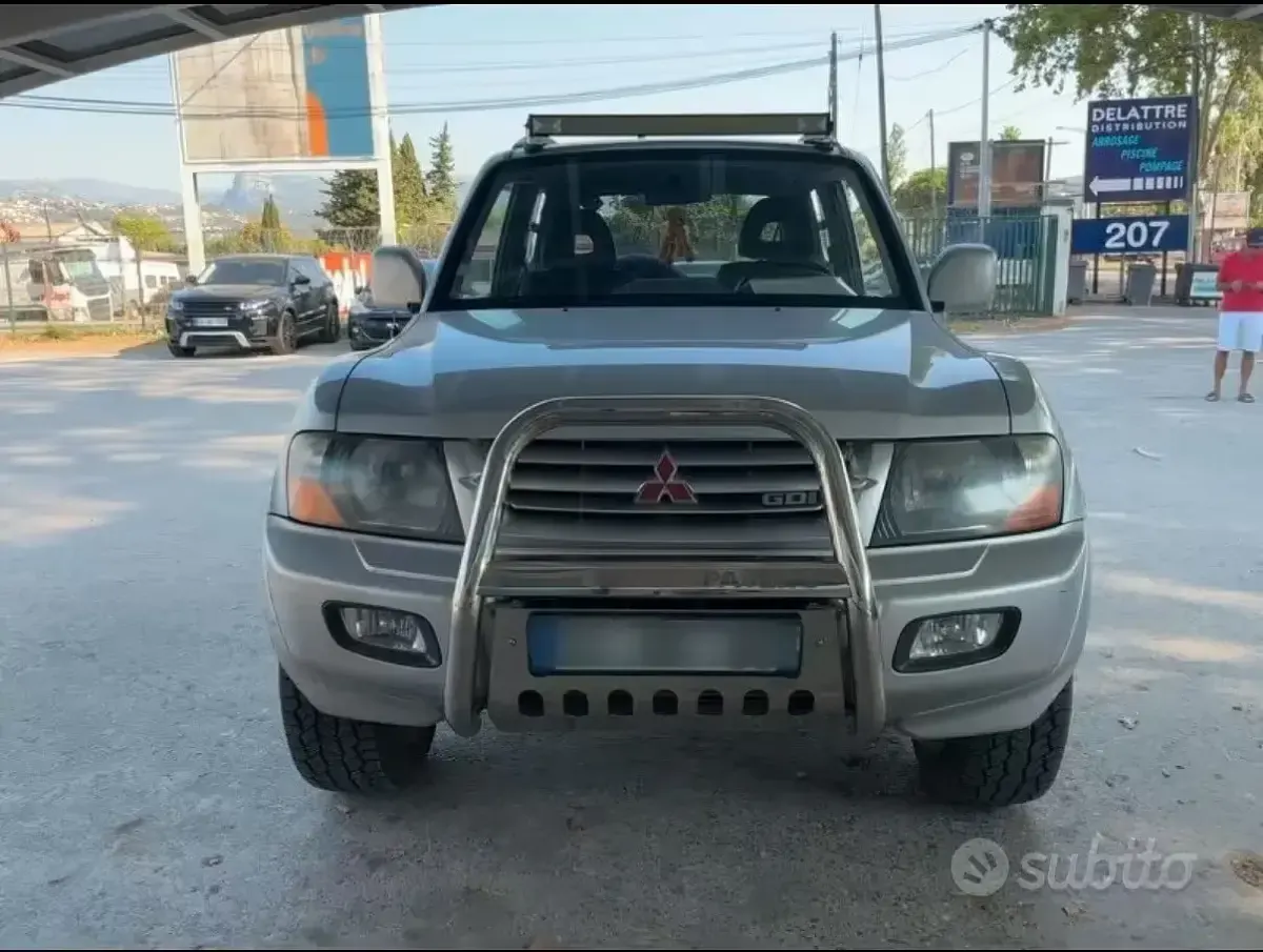 Usata Mitsubishi Pajero 202 CV (148 kW) 2002 Grigio SUV