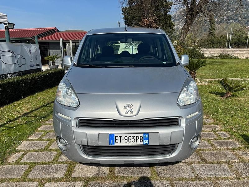 Usata Peugeot Partner Tepee 92 CV (67 kW) 2014 Grigio Monovolume