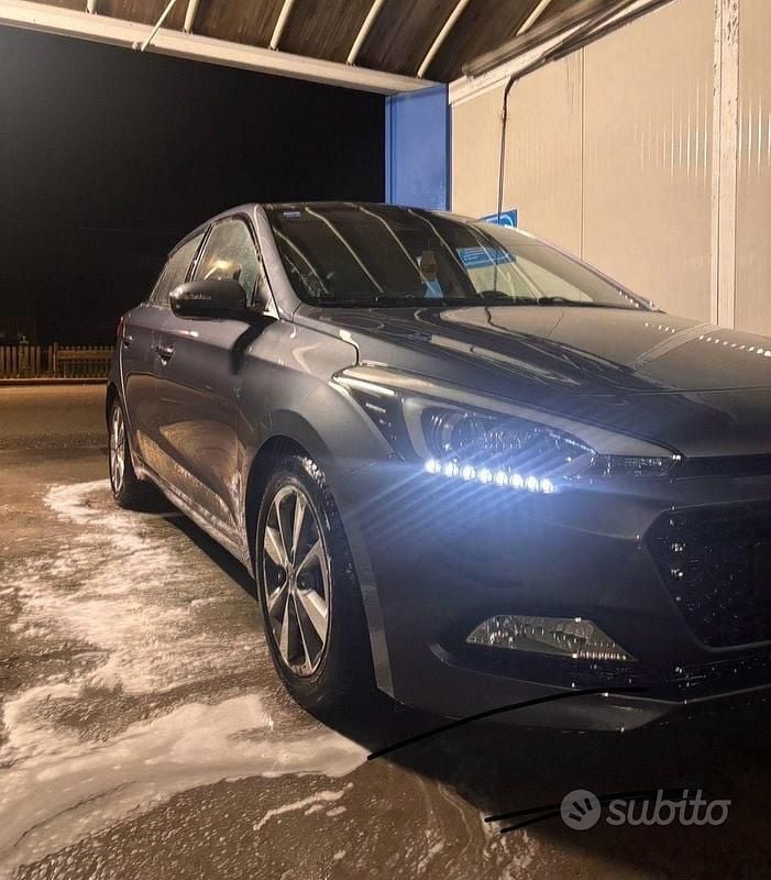Usata Hyundai i20 90 CV (66 kW) 2016 Grigio Utilitaria