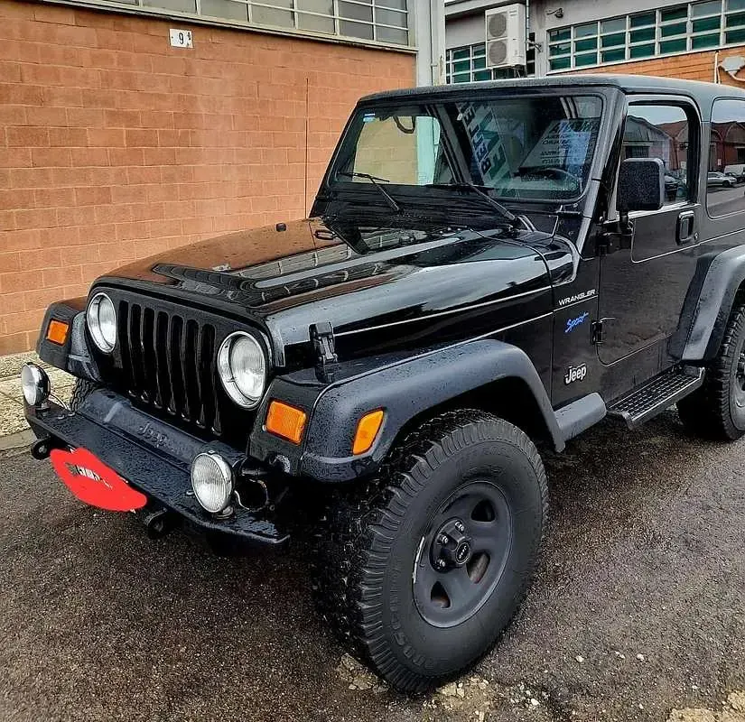 Usata Jeep Wrangler Sport 118 CV (86 kW) 1998 Nero SUV