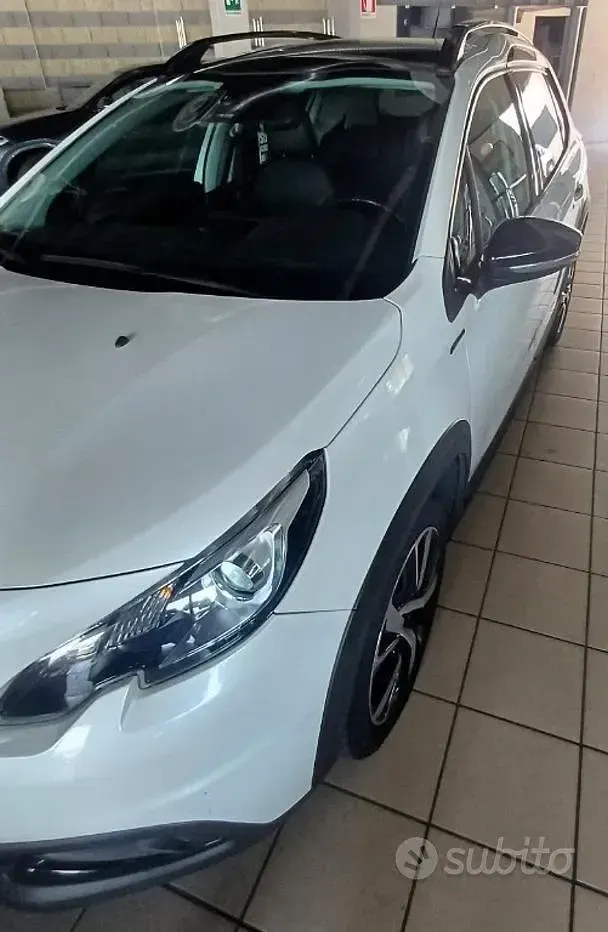 Usata Peugeot 2008 S 110 CV (80 kW) 2016 Bianco SUV