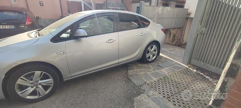 Usata Opel Astra 140 CV (102 kW) 2015 Grigio Berlina