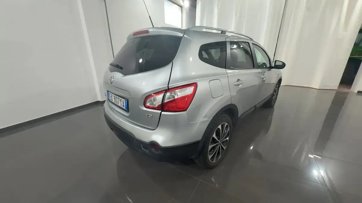 Usata Nissan Qashqai +2 N-Connecta 110 CV (80 kW) 2011 Grigio argento SUV