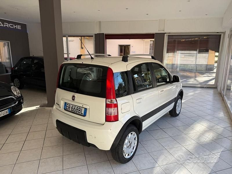 Usata Fiat Panda 4x4 Climbing 69 CV (50 kW) 2013 Bianco Utilitaria