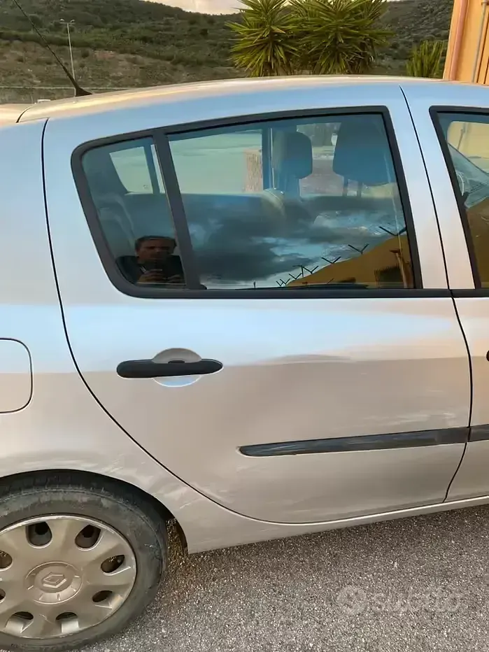 Usata Renault Clio 58 CV (42 kW) 2006 Grigio Utilitaria