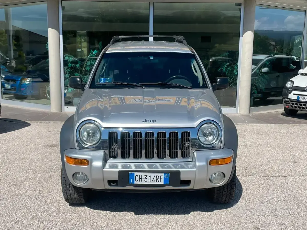 Usata Jeep Cherokee Limited 143 CV (105 kW) 2003 Grigio SUV