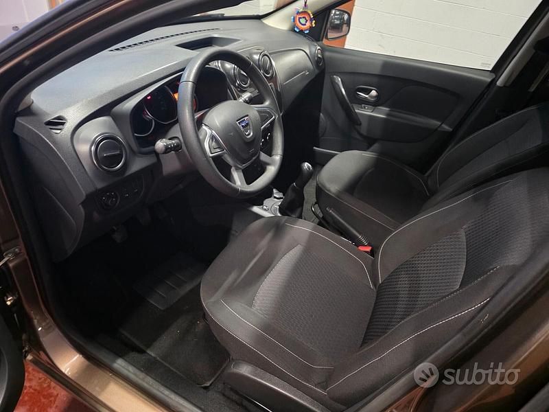 Usata Dacia Sandero 90 CV (66 kW) 2019 Marrone Utilitaria