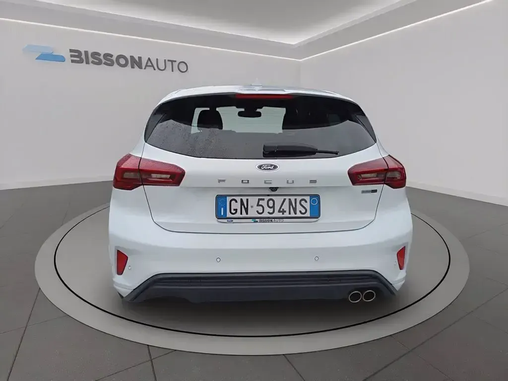 Begagnad Ford Focus ST-Line 125 HK (91 kW) 2023 Vit Sedan