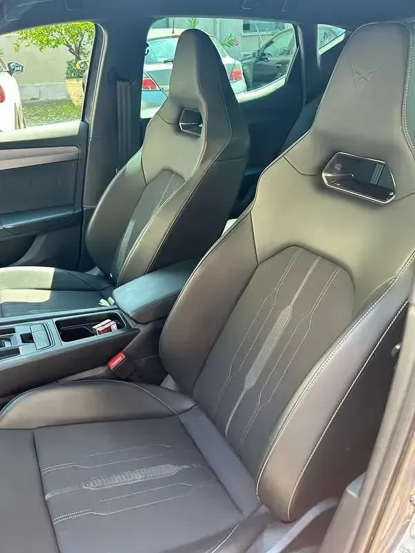 Usata Cupra Leon 150 CV (110 kW) 2024 Berlina