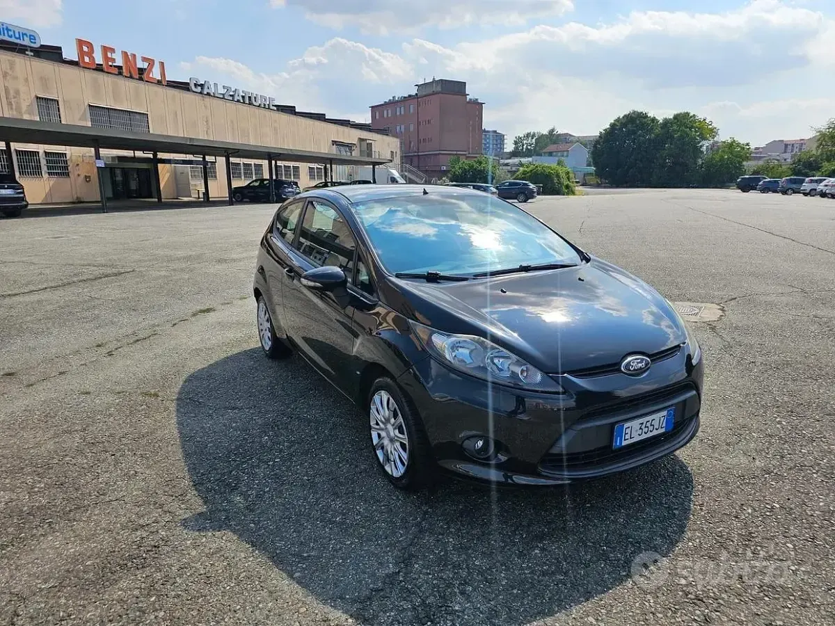 Usata Ford Fiesta Titanium 82 CV (60 kW) 2011 Nero Berlina