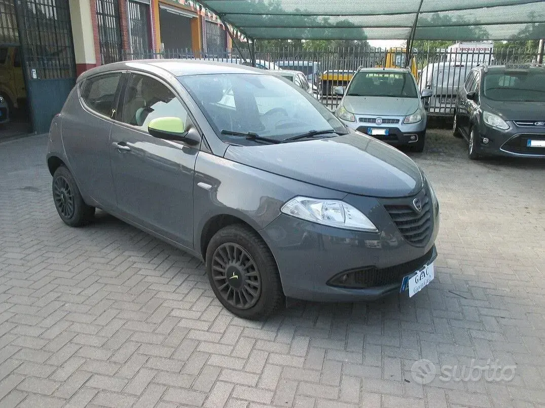 Usata Lancia Ypsilon Gold 80 CV (58 kW) 2014 Grigio Utilitaria