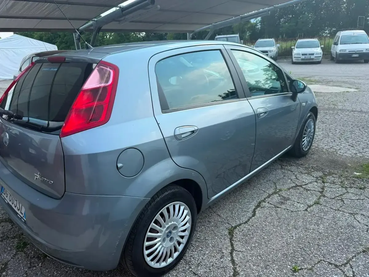 Usata Fiat Grande Punto Active 75 CV (55 kW) 2007 Blu Utilitaria