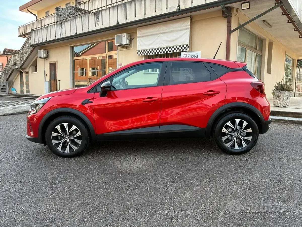 Usata Renault Captur Evolution 101 CV (74 kW) 2024 Rosso passion SUV